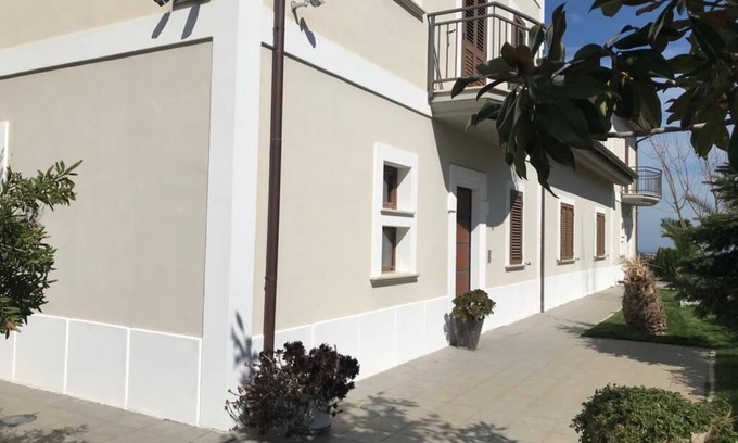 Corigliano-Rossano Villa | Apartments in villa with garden