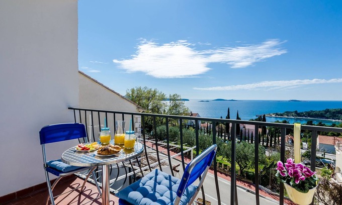 Brasina Apartment | Apartments Knego - Comfort One Bedroom Apartment with Balcony and Sea View