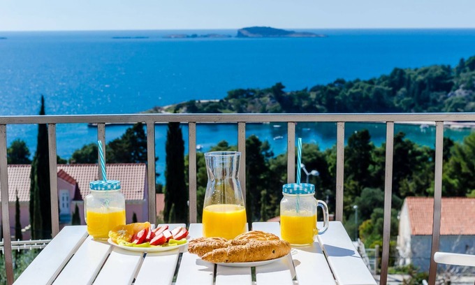 Brasina Apartment | Apartments Knego - One Bedroom Apartment with Balcony and Sea View