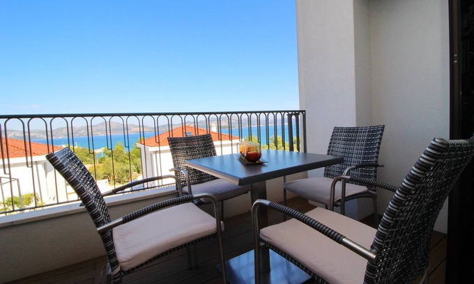 Drace Apartment | Apartments Kula - Comfort One Bedroom Apartment with Balcony and Sea View-A4