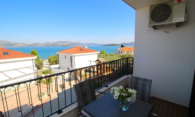 Drace Apartment | Apartments Kula - Comfort One Bedroom Apartment with Balcony and Sea View-B4
