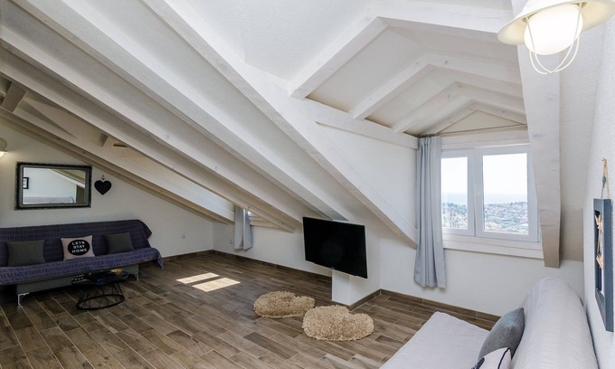 Gruz Apartment | Apartments Life - Two Bedroom Apartment with Balcony and Sea View