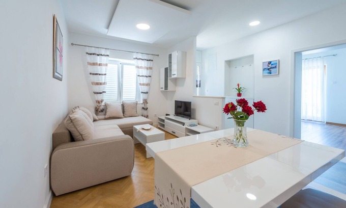 Babin Kuk Apartment | Apartments Lucija - Two Bedroom Apartment with Balcony and Sea View