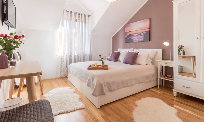 Zvekovica House | Apartments Micika - Deluxe Double Room with Mountain View (S2)