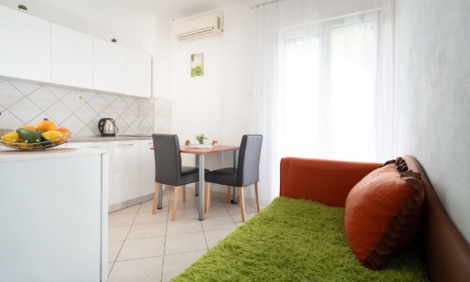 Gornji Karin Apartment | Apartments Milic - One Bedroom Apartment with Sea View and Terrace