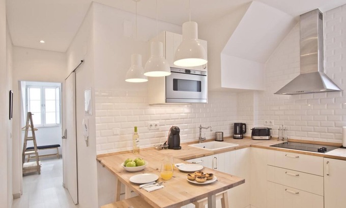 Searcy House | Apartments overlooking the Bica River