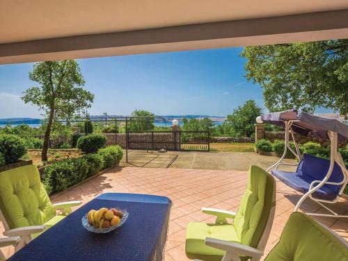 Cesarica Apartment | Apartments Paola - Studio Apartment with Terrace and Sea View