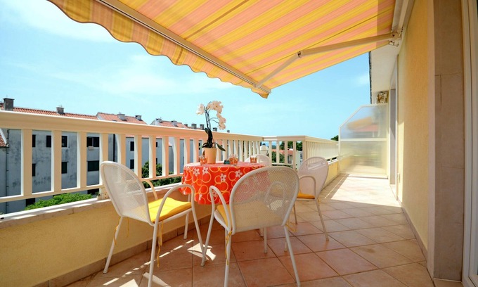 Istok Apartment | Apartments Pero (36191-A2) - Makarska
