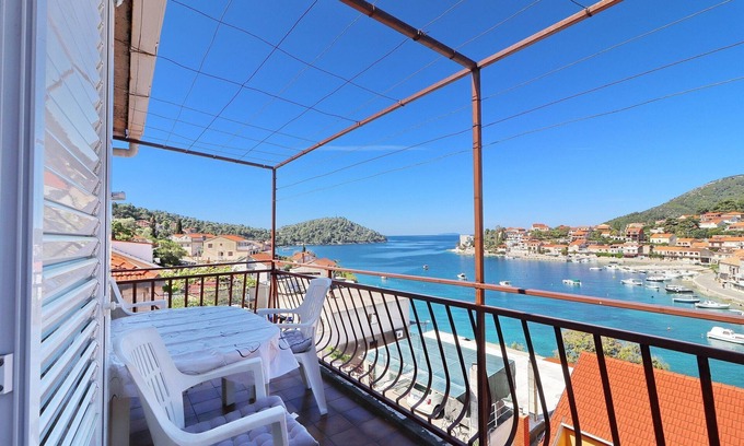 Smokvica Apartment | Apartments Peselj-One Bedroom Apartment with Balcony and Sea View (2)