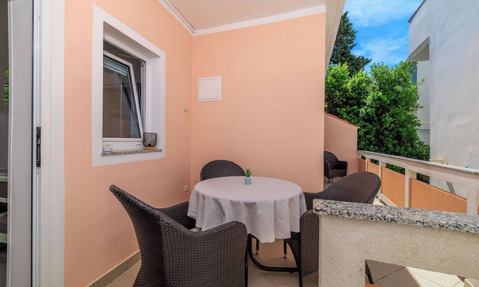 Rab Apartment | Apartments Rajka (65701-A2) - Banjol - island Rab