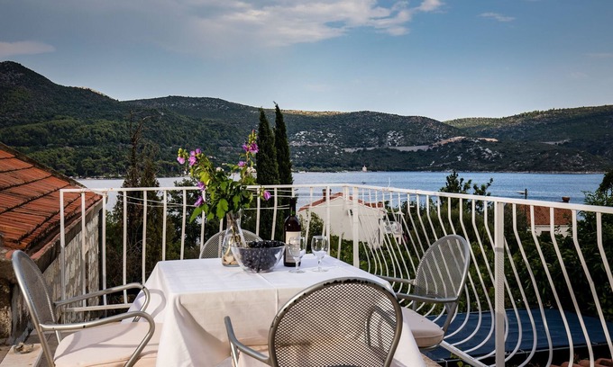 Slano Apartment | Apartments & Room Eva Slano - One Bedroom Apartment with Terrace and Sea View (Srednji)