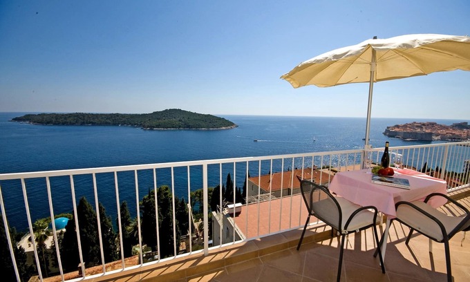 Municipality of Dubrovnik Apartment | Apartments Sipa - Superior One Bedroom Apartment with Balcony and Sea View (Apartman D)