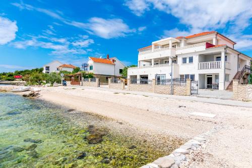 Podglavica Apartment | Apartments Villa J i M by the sea