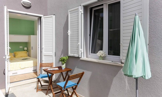 Gruz Apartment | Apartments Villa Karmen - One-Bedroom Apartment with Terrace (Olive)