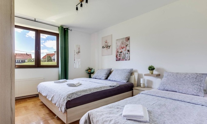 Dreznik Grad Apartment | Apartments Villa Mavi - Two Bedroom Apartment Ground Floor