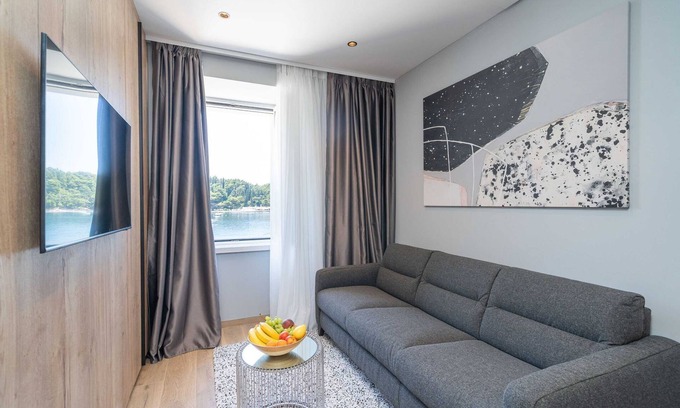 Cavtat Old Town Apartment | Apartments Villa Royale - Deluxe One Bedroom Apartment with Sea View