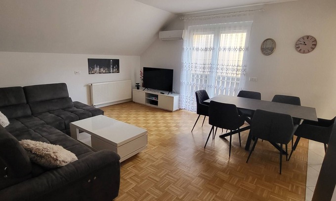 Skofljica Apartment | Apartments Želimlje - Three Bedroom Apartment 3 (zgoraj)