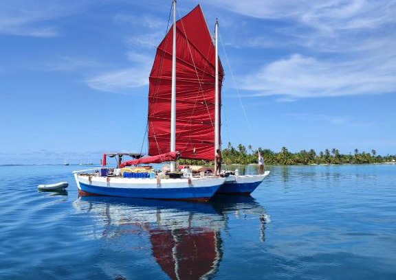 Nusatupo Resort | Apatiki sailing boat