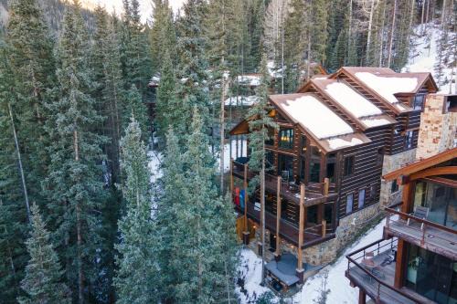 Mountain Village House | Apex by AvantStay Cozy Expansive Mountain Home Close to the Slopes w Hot Tub