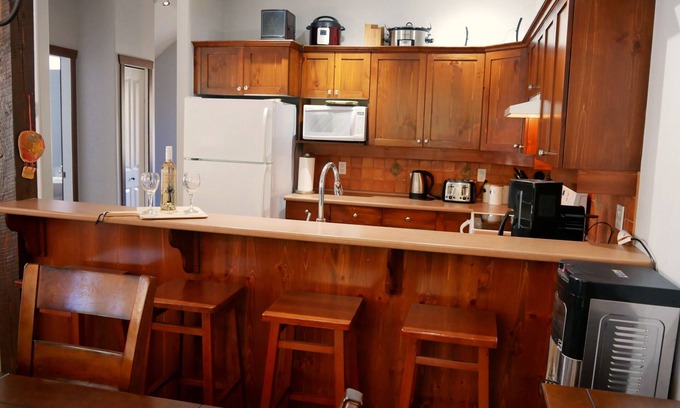 Okanagan-Similkameen House | APEX Cozy Copper Creek Townhouse w/Hot Tub on Skating Loop