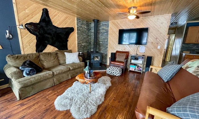 Okanagan-Similkameen Ski Chalet | Apex Mountain ~ Mountain Air Retreat ~ Cozy Chalet