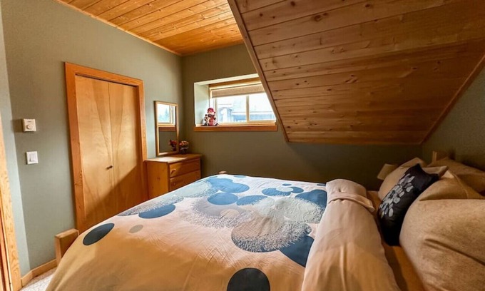 Okanagan-Similkameen House | Apex Mountain ~ Snowfake Slopes