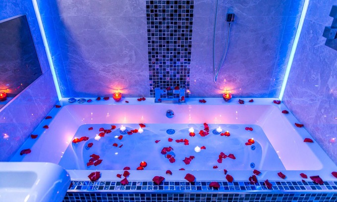 Bradford Apartment | Aphrodite Suites - The Love Nest JET SPA Suite