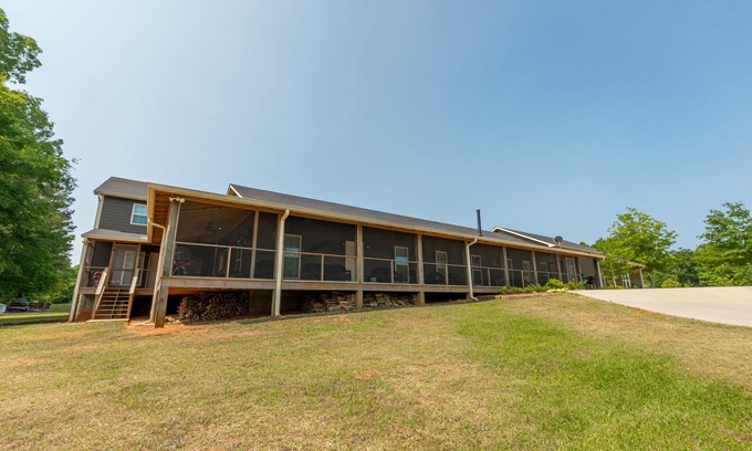 Louvale Villa | Apollo's Villa - Peaceful Country Retreat - 12 Bedrooms - 10.5 Baths - Lake View