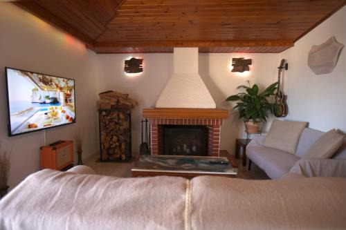 Amarousion Apartment | Apos Roof