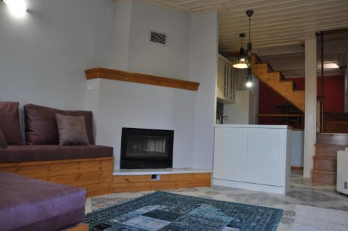Anavriti House | Apostolia's big house Bed and view