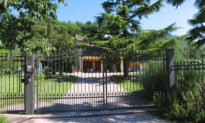 Roe Volciano Apartment | App. Margherita with swimming pool - surrounded by greenery for relaxing holidays