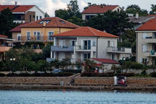 Silo Apartment | App Marin