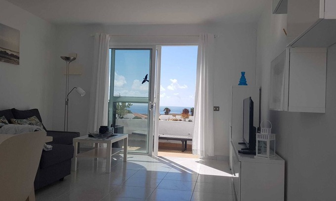 Bahia Calma Apartment | App. w. wonderful sea view- beach within walking distance- centrally located-WLAN -Netflix