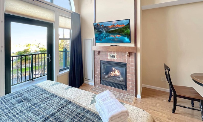 Vernon Condo | Appalachian @ Mtn Creek Pool Hot Tubs Sauna Gym Deck Mtn Views #419
