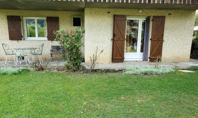 Baratier Apartment | Apparently of 44m2 in Rez of garden located at 15km of the station of Orres