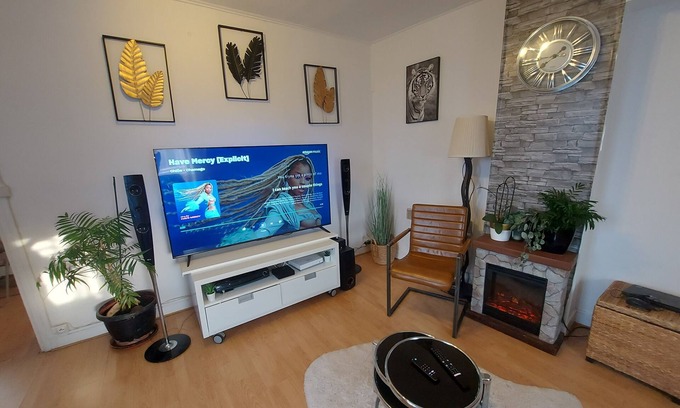 Champagne-sur-Seine Apartment | Appart Gare à 5minutes à Pieds. Château de Fontainebleau à Côtés et Autres