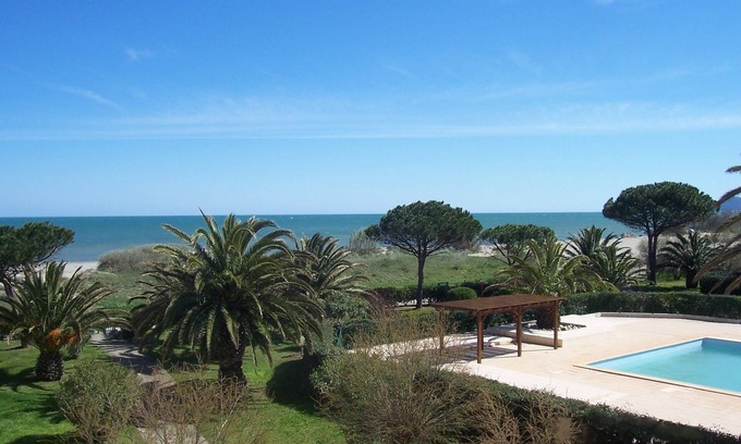 Saint-Cyprien Plage Apartment | Appart Piscine, Sea view, near Collioure
