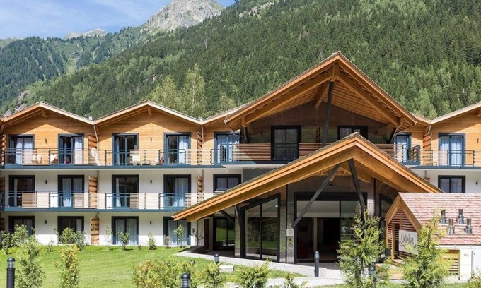 Les Tines Condo | Appart près des Pistes | Piscine semi-couverte