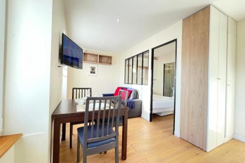 Jouy-en-Josas Apartment | Appart'Village Jouy Vallée N3 RER C 500 m