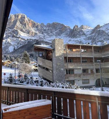 San Martino di Castrozza Apartment | Appartamento con terrazza vista Pale di San Martino