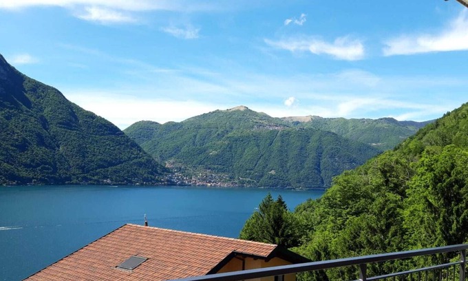 Nesso Apartment | Appartamento "2 Il Tornante" with Lake & Mountain Views, Wi-Fi, A/C & Balcony