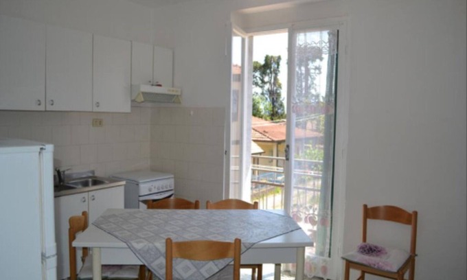 Fiumaretta Apartment | 'Appartamento 6' Near the Beach with Wi-Fi & Balcony