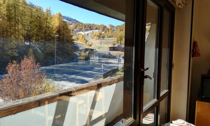 Borgata Sestriere Apartment | Appartamento Bilocale 5 Posti Letto Fronte Montagne e Piste da sci