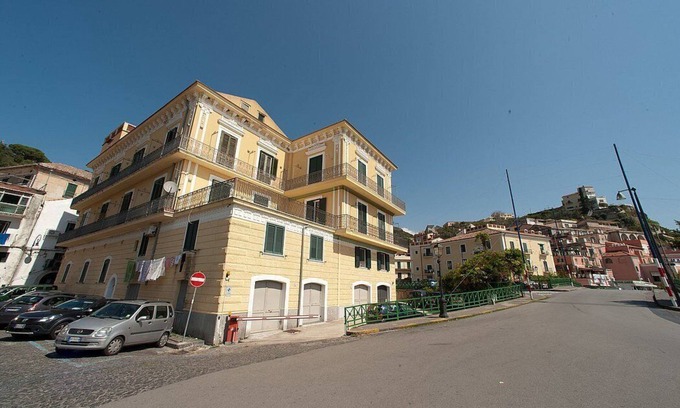 Vietri sul Mare House | Appartamento Mariuccia F: A welcoming apartment situated at a few steps from a sandy beach, with Free WI-FI.