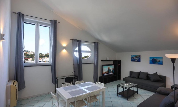 Ischia Porto Apartment | Appartamento panoramico la rosa dei venti-Libeccio