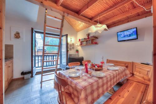 Claviere Apartment | Appartamento Rochebrune 200m from Ski - Happy Rentals