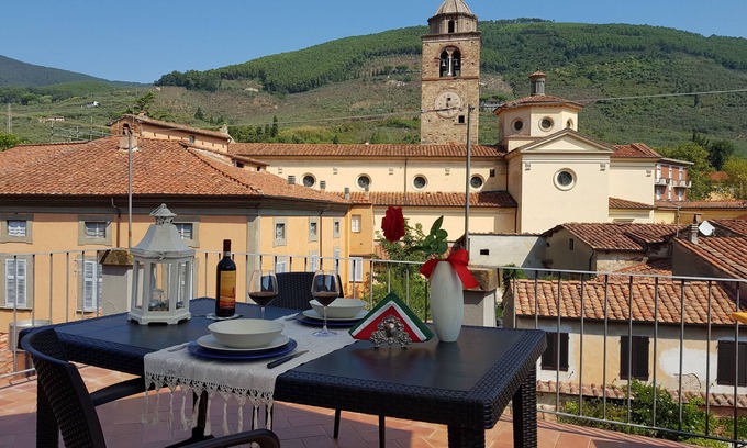 Buti Apartment | Appartamento VALLE VERDE con ampia terrazza sul tetto tra verdi colline toscane