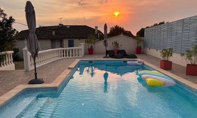 Valprionde Apartment | Appartement Dans Maison Pierre Blanche du Quercy Avec Accès Privé à la Piscine