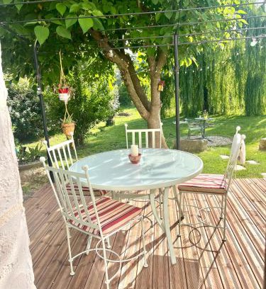 Saint-Hilaire-de-Brethmas Apartment | Appartement cosy