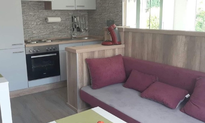 Buchlberg Apartment | Appartement/fewo, Dusche, WC, Wohn-/schlafraum Nr1 - Gästehaus am Sonnenberg